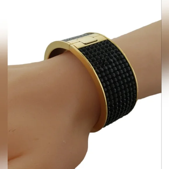 【55】SWAROVSKI Triumphal Black Bangle 55】SWAROVSKI Triumphal Black Bangle 55】SWAROVSKI Triumphal